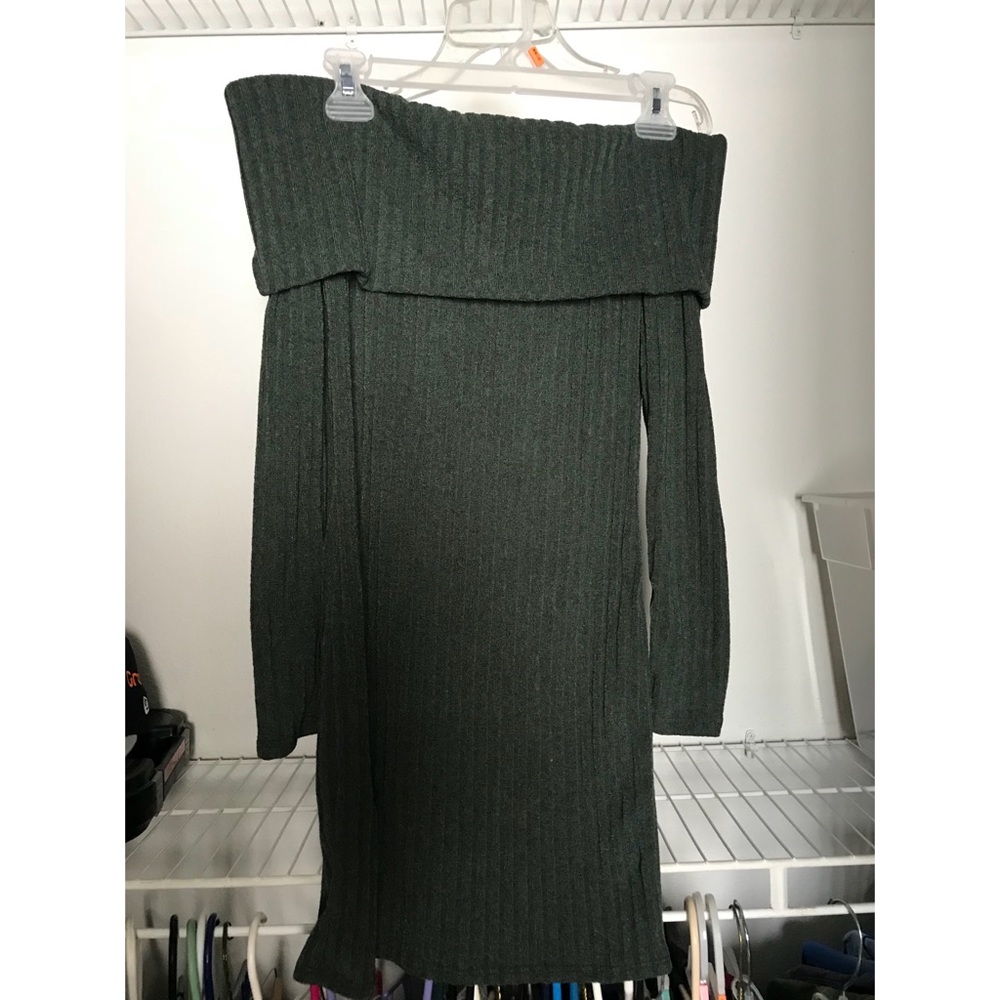 Off the Shoulder Green Long Sleeved Top